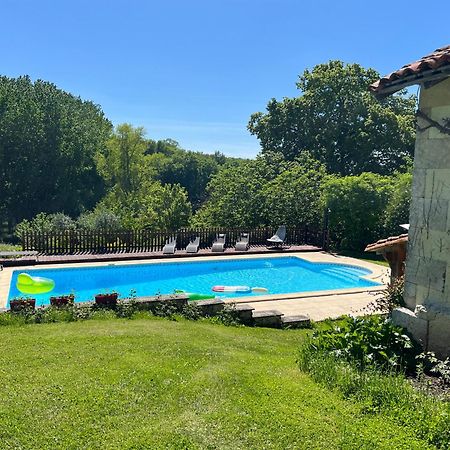 Entire Apartment With Swimming Pool Near Aubeterre Saint-Romain  Exterior photo