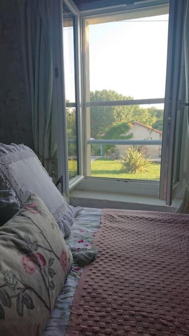 Entire Apartment With Swimming Pool Near Aubeterre Saint-Romain  Exterior photo