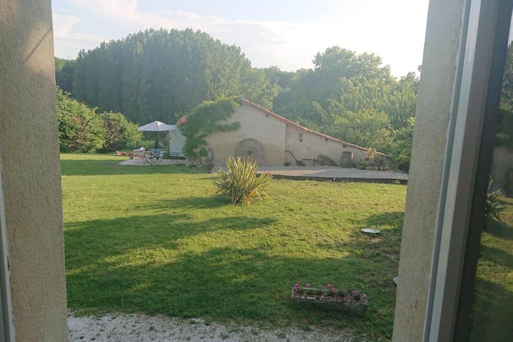 Entire Apartment With Swimming Pool Near Aubeterre Saint-Romain  Exterior photo