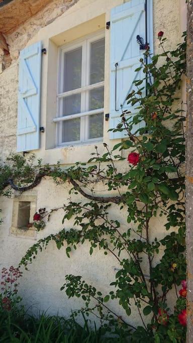Entire Apartment With Swimming Pool Near Aubeterre Saint-Romain  Exterior photo