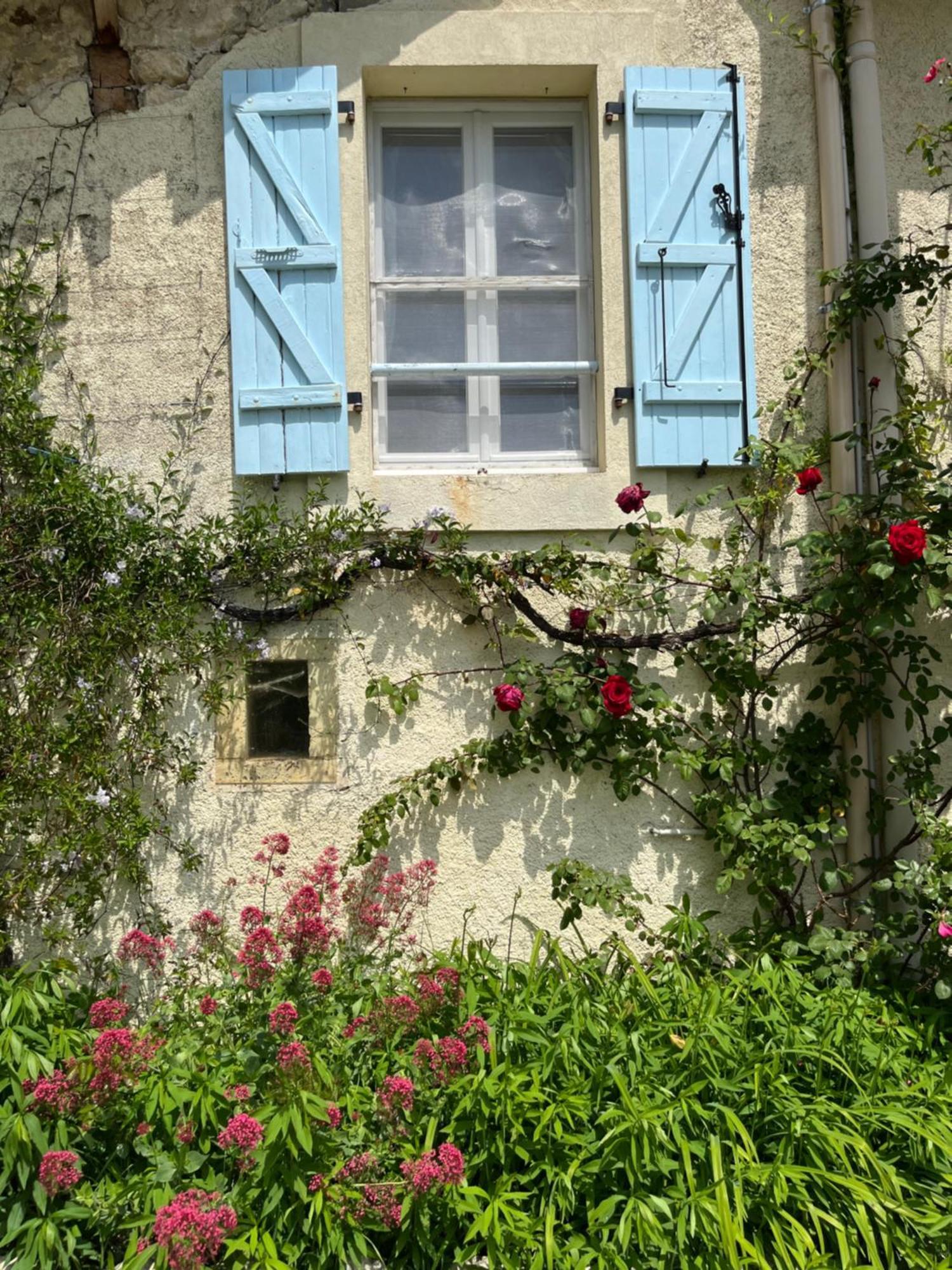 Entire Apartment With Swimming Pool Near Aubeterre Saint-Romain  Exterior photo