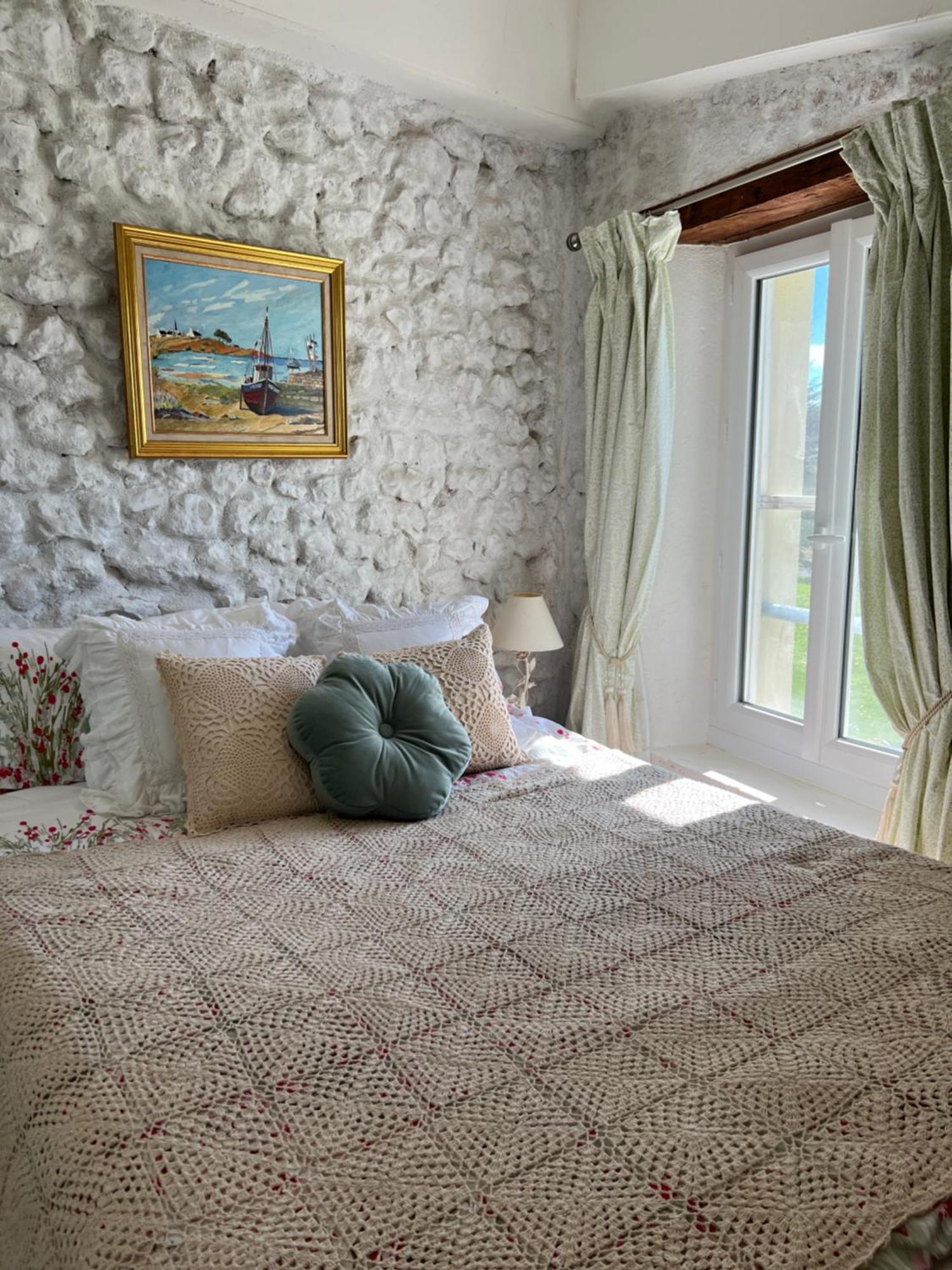 Entire Apartment With Swimming Pool Near Aubeterre Saint-Romain  Exterior photo