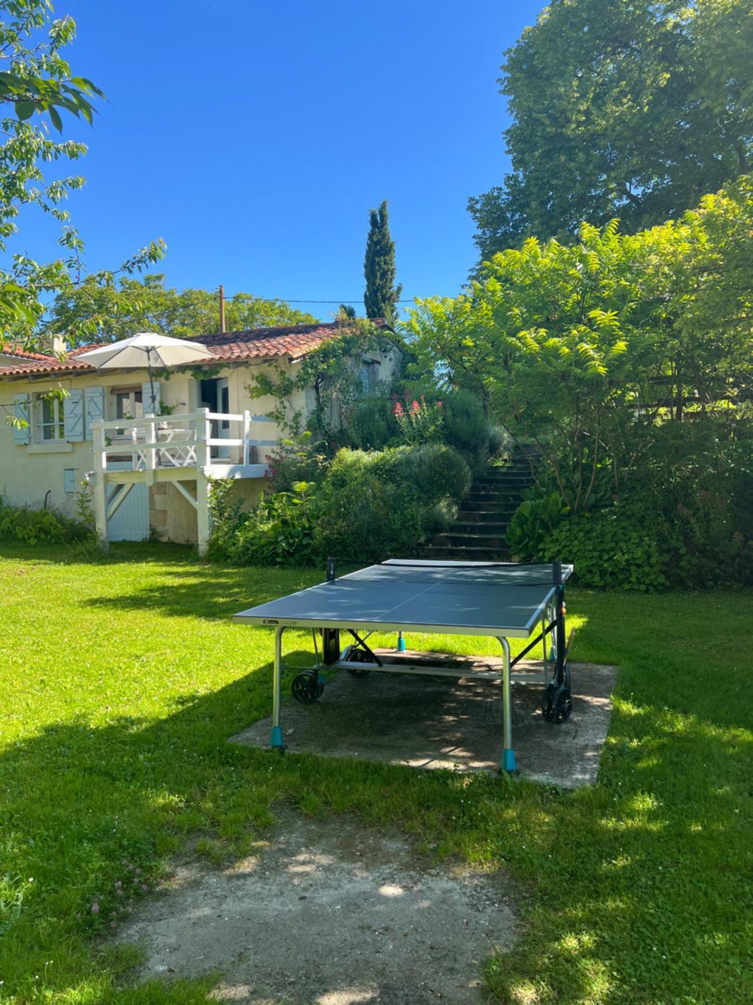 Entire Apartment With Swimming Pool Near Aubeterre Saint-Romain  Exterior photo