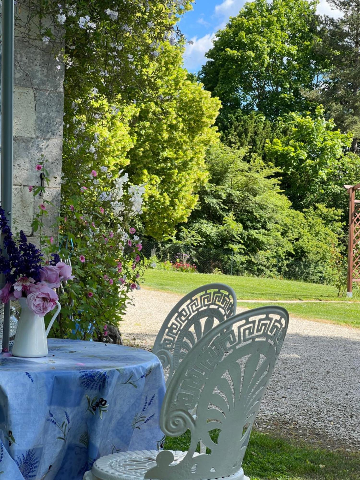 Entire Apartment With Swimming Pool Near Aubeterre Saint-Romain  Exterior photo