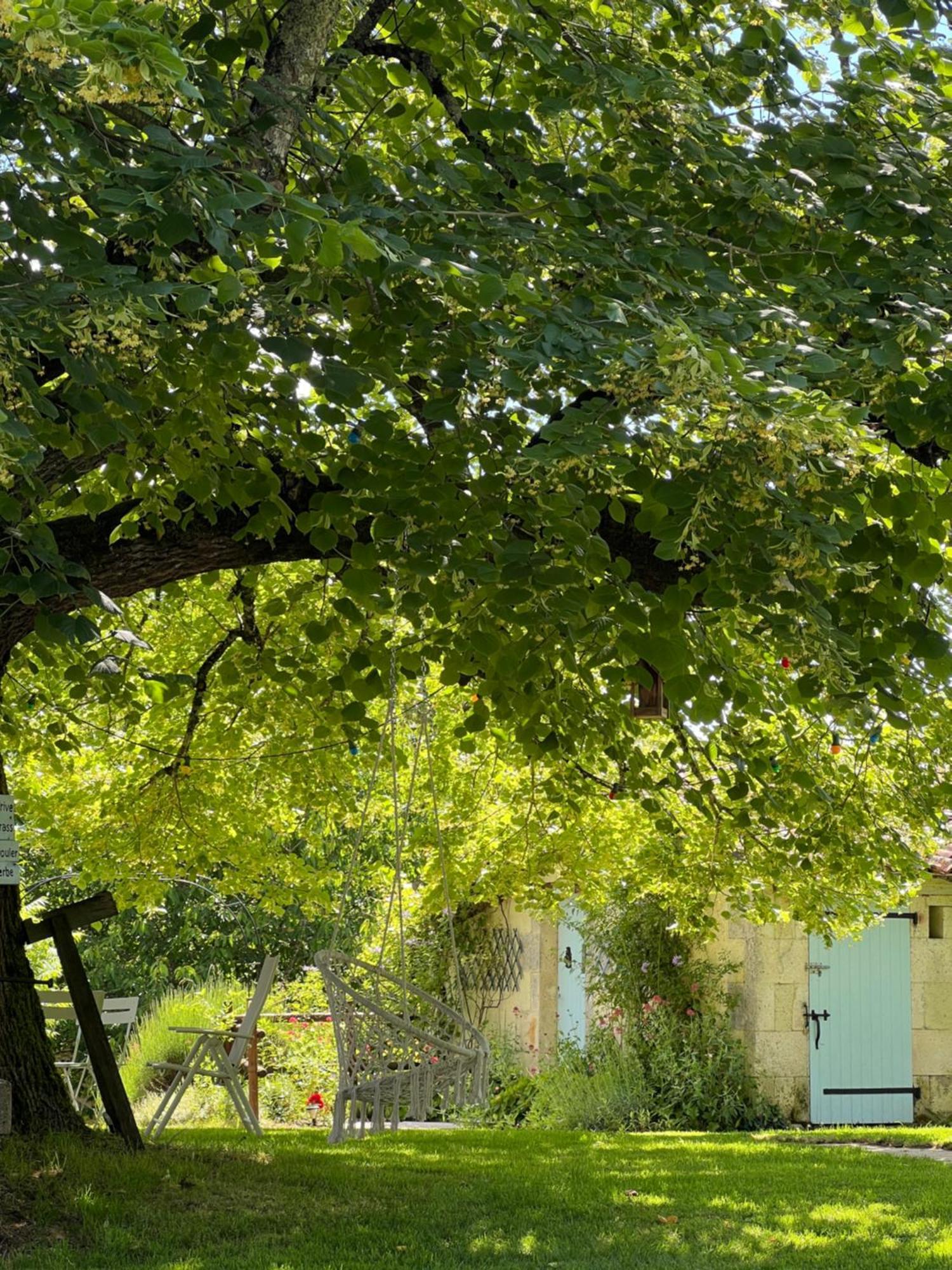 Entire Apartment With Swimming Pool Near Aubeterre Saint-Romain  Exterior photo